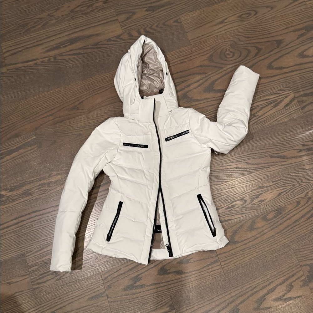 The Capranea Vanta Jacket 2023